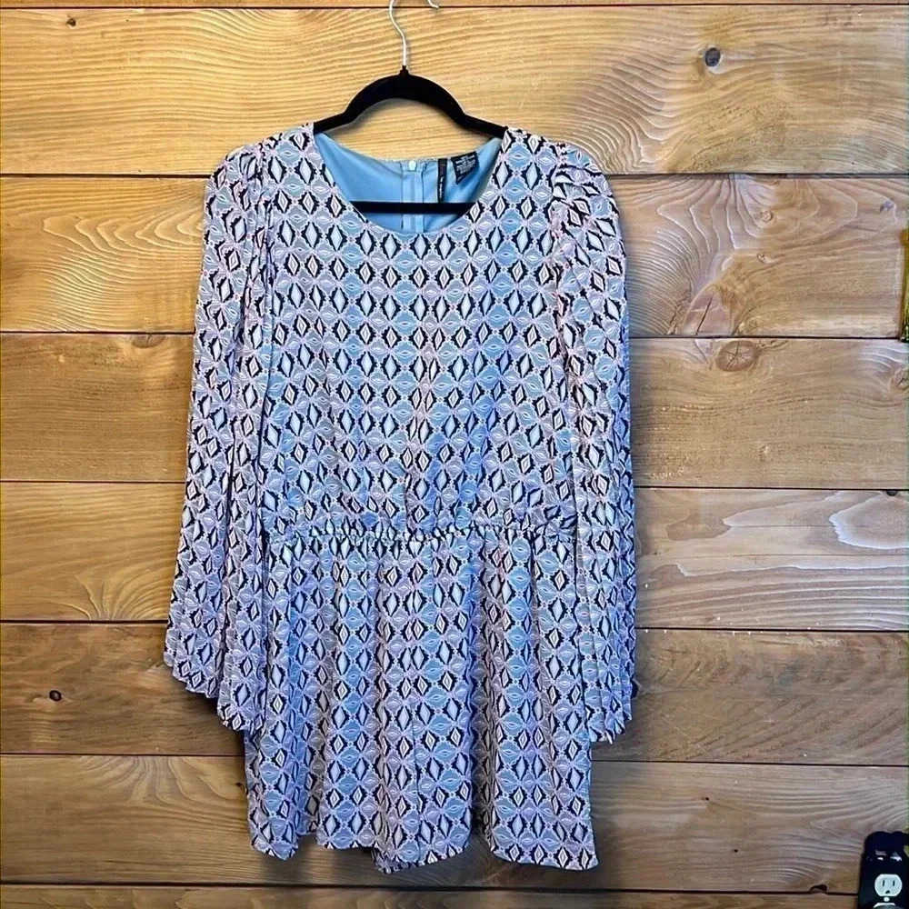 Fire los angelas Womens mini dress Lg gray abstract design Bell sleeve casual